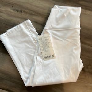 NWT Wunder Under HR Crop 21” *F